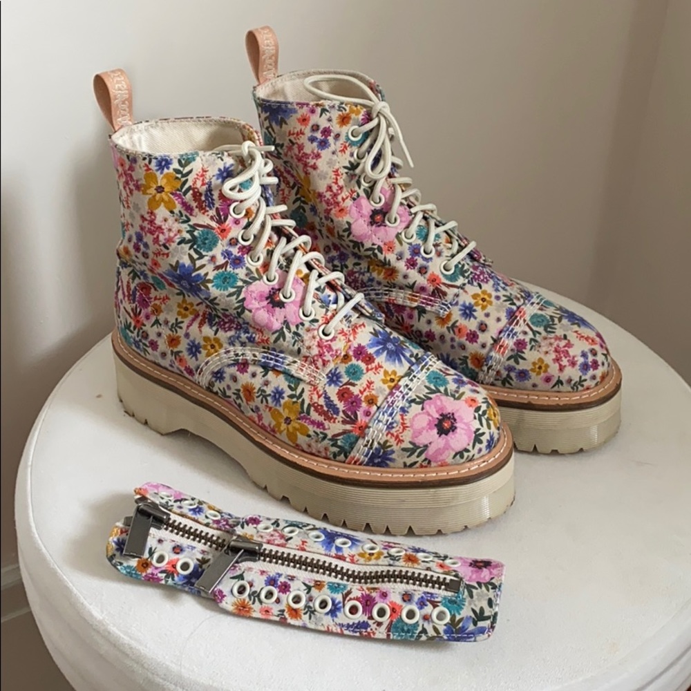 Dr. Martens Sinclair Wanderlust Platform Boots size 9
